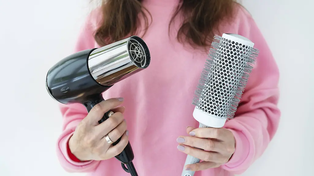 Voluminöse Lockenfrisuren mit der Wavytalk Thermobürste